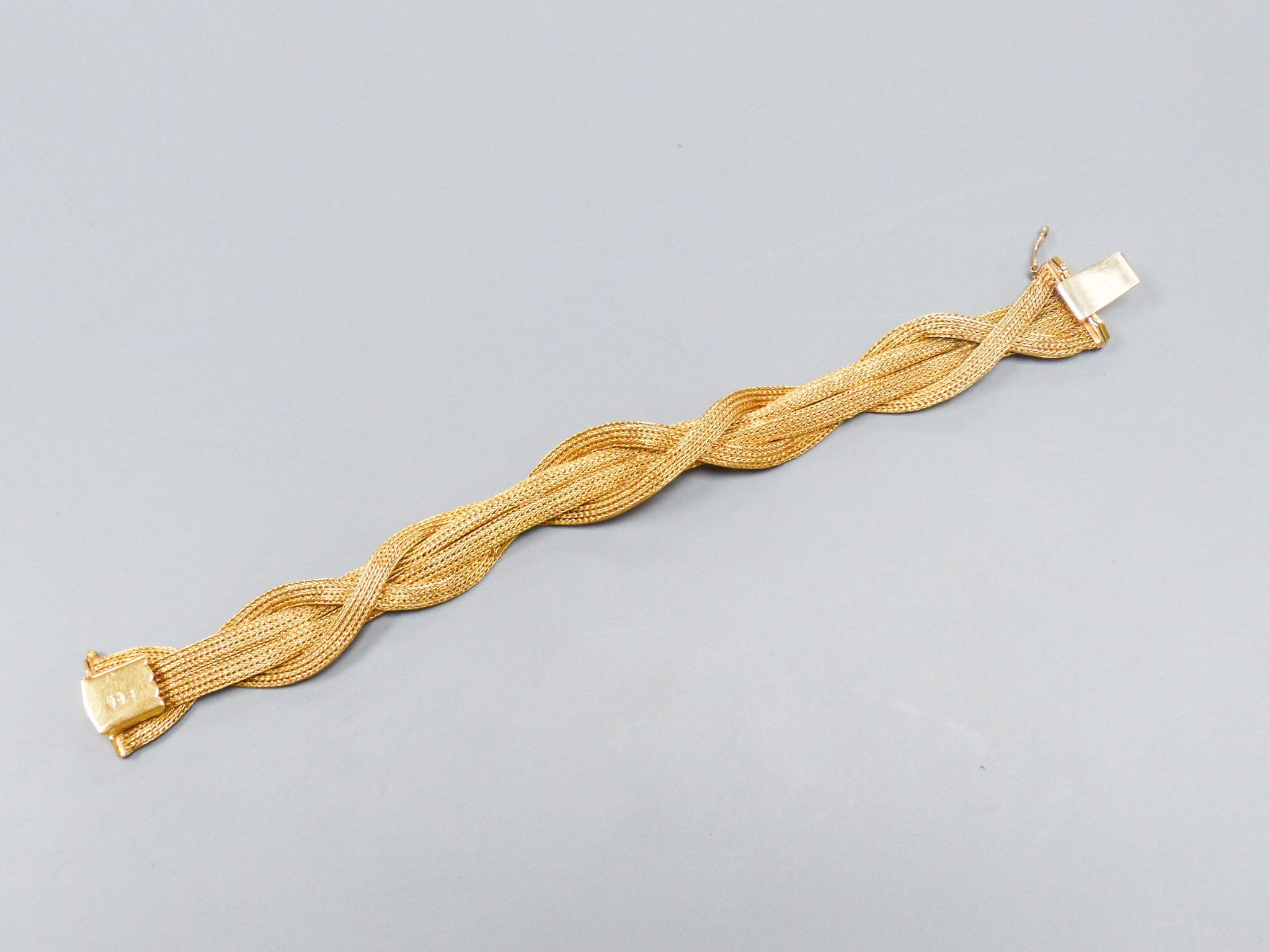 An 18ct gold plaited mesh bracelet, 19cm, 31 grams (repair).